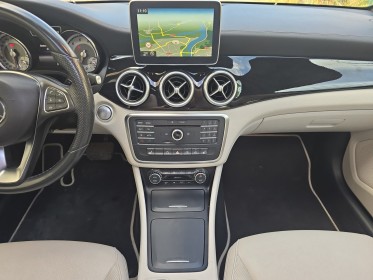 Mercedes cla 250 211ch amg line toit pano ouvrant / sellerie cuir artico beige macchiato / garantie 12mois occasion avignon...