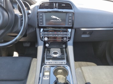 Jaguar f-pace toit panoramique awd bva8 2.0 d - 180 ch pure attelage occasion avignon (84) simplicicar simplicibike france