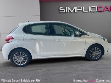 Peugeot 208 1.2 puretech 82ch bvm5 allure 1 ere main  distri sera neuve occasion cannes (06) simplicicar simplicibike france