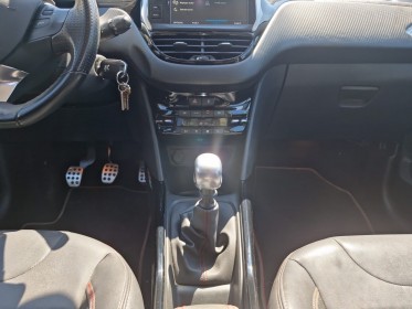 Peugeot 2008 130ch bvm6 gt line/camera/radar ar/carplay android/ occasion simplicicar salon de provence simplicicar...