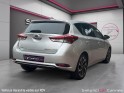 Toyota auris hybride 136h design occasion cannes (06) simplicicar simplicibike france