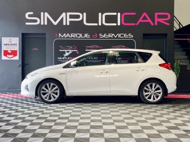 Toyota auris hybride 136h dynamic - premiere main- entretien toyota - garantie constructeur occasion  simplicicar aix les...