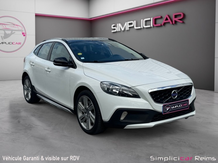 Volvo v40 cross country 2.0l d2 120 ch momentum , origine france , garantie 12 mois , occasion simplicicar reims simplicicar...