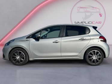 Peugeot 208 82ch signature/toit panoramique/sieges chauffants occasion simplicicar orgeval  simplicicar simplicibike france