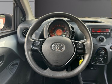 Toyota aygo pro my19 1.0 vvt-i faible km garantie 12 mois / bluetooth / clim / commande volant occasion simplicicar marignane...