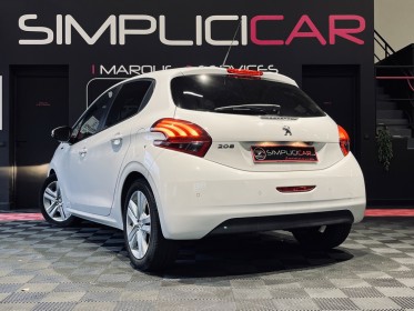 Peugeot 208 puretech 82ch ss bvm5 signature - distribution ok - garantie 12 mois occasion  simplicicar aix les bains...