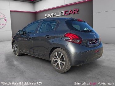 Peugeot 208 82ch allure idéal jeune permis / apple carplay - android auto / cam.radar de recul / toit pano occasion avignon...