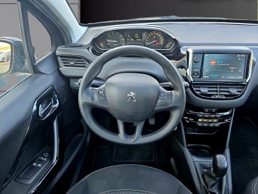 Peugeot 208 82ch allure idéal jeune permis / apple carplay - android auto / cam.radar de recul / toit pano occasion avignon...