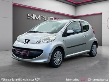 Peugeot 107 1.0e 12v 68ch trendy - climatisation - prise aux - radio cd - vitres électriques - 2 places occasion...