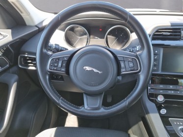 Jaguar f-pace 2.0 d - 180 ch awd bva8 pure attelage toit panoramique occasion avignon (84) simplicicar simplicibike france