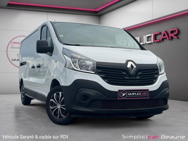 Renault trafic fourgon véhicule aménagé banquette lit occasion simplicicar beaune simplicicar simplicibike france