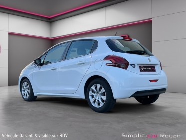 Peugeot 208 puretech 68ch bvm5 like parfaite état garantie 12 mois occasion simplicicar royan simplicicar simplicibike france