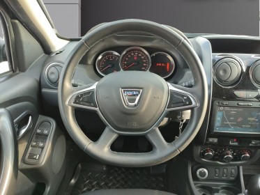 Dacia duster 1,2l tce 125 - 4x4 - black touch - gps - caméra de recul - garantie 12 mois europe occasion simplicicar...