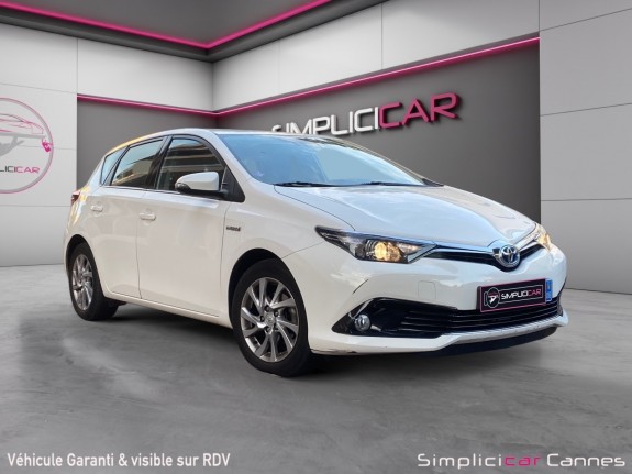 Toyota auris hybride 136h design occasion cannes (06) simplicicar simplicibike france