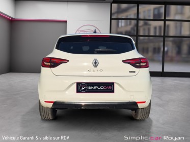 Renault clio v e-tech full hybrid 145 techno garantie 1 ans occasion simplicicar royan simplicicar simplicibike france