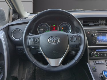 Toyota auris hybride 136h  feel! occasion simplicicar colomiers  simplicicar simplicibike france