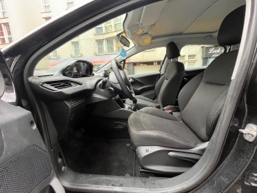 Peugeot 208 1.2 puretech 82ch bvm5 allure occasion paris 15ème (75) simplicicar simplicibike france