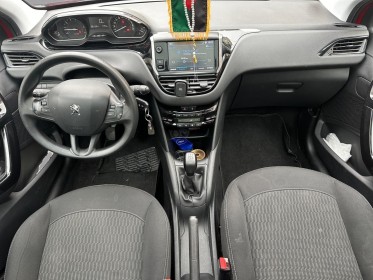 Peugeot 208 1.2 puretech 82ch bvm5 allure, caméra de recul, toit panoramique, apple carplay occasion simplicicar villejuif ...