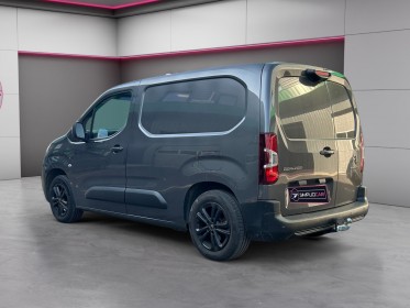 Citroen berlingo bluehdi / 130cv /boite auto eat8 / attelage / cameras / carplay / amenagement bois  protection sol /......