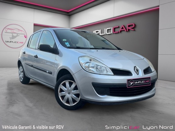 Renault clio iii 1.2 16v 75 eco2 extrême claire occasion simplicicar lyon nord  simplicicar simplicibike france