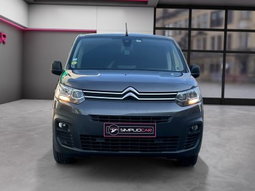 Citroen berlingo bluehdi / 130cv /boite auto eat8 / attelage / cameras / carplay / amenagement bois  protection sol /......