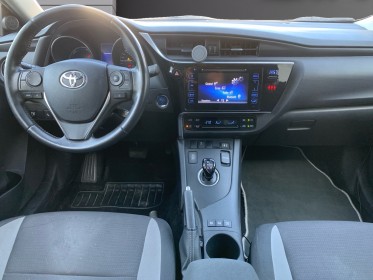 Toyota auris my17 hybride 136h tendance / garantie 12 mois / camera / clim occasion simplicicar colomiers  simplicicar...