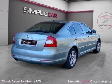 Skoda octavia 1.8 tfsi 160 elegance. boîte auto/aide au stationnement /régulateur de vitesse/climatisation /bluetooth...